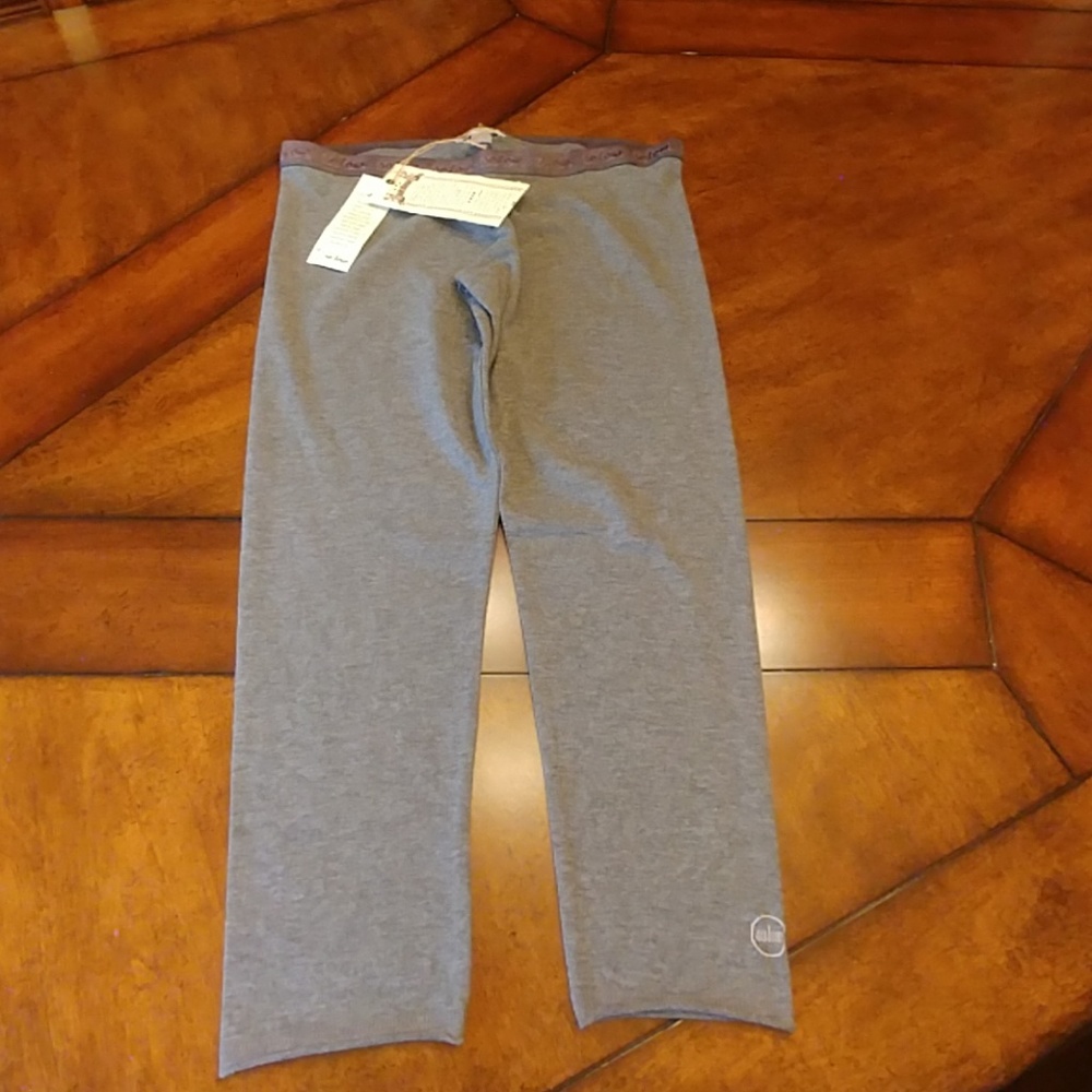 NEW WITH TAGS SO LOW CROPPED JERSEY LEGGING